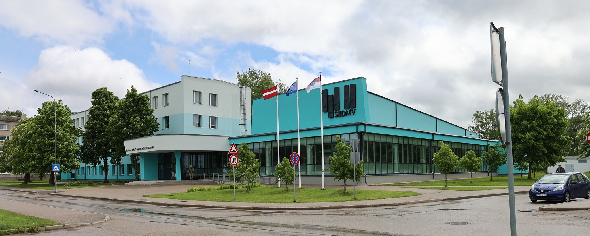 Skolas bilde ADRESE