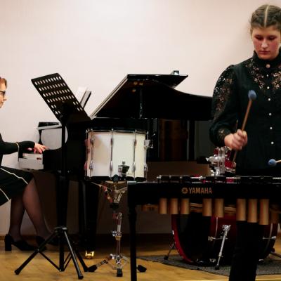 VALSTS KONKURSS sitaminstrumentu spēlē