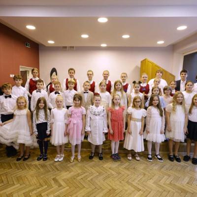 Kora klases audzēkņu koncerts Pīlādžogu dziesmas