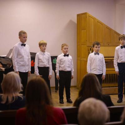 Kora klases audzēkņu koncerts Pīlādžogu dziesmas