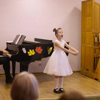 Kora klases audzēkņu koncerts Pīlādžogu dziesmas