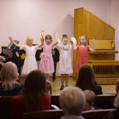 Kora klases audzēkņu koncerts Pīlādžogu dziesmas