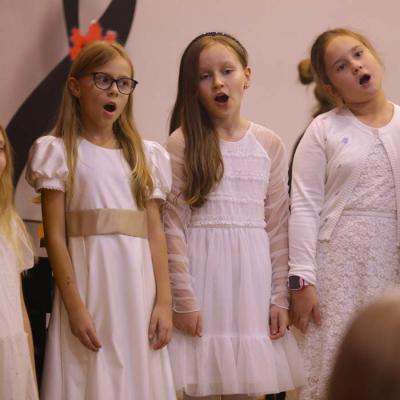 Kora klases audzēkņu koncerts Pīlādžogu dziesmas