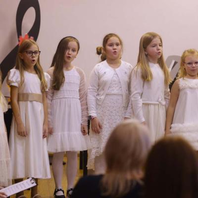 Kora klases audzēkņu koncerts Pīlādžogu dziesmas