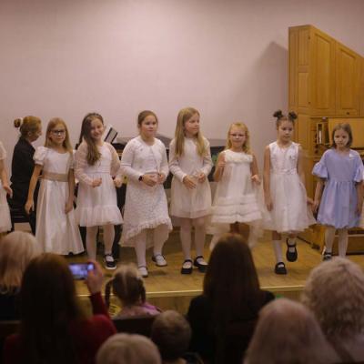 Kora klases audzēkņu koncerts Pīlādžogu dziesmas