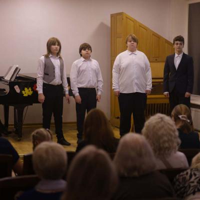 Kora klases audzēkņu koncerts Pīlādžogu dziesmas