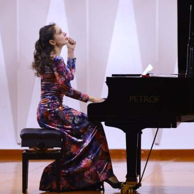 Pianistes Diānas Zandbergas koncerts “GAISMAS DĀRZI”