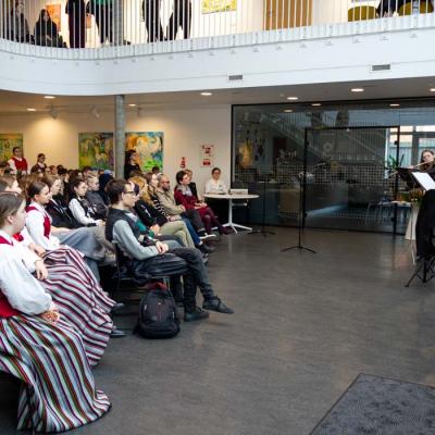 SBDMV audzēkņi sveic Saules skolas kolektīvu Valsts svētkos!