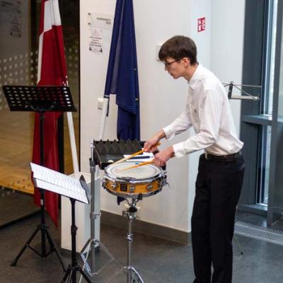 SBDMV audzēkņi sveic Saules skolas kolektīvu Valsts svētkos!