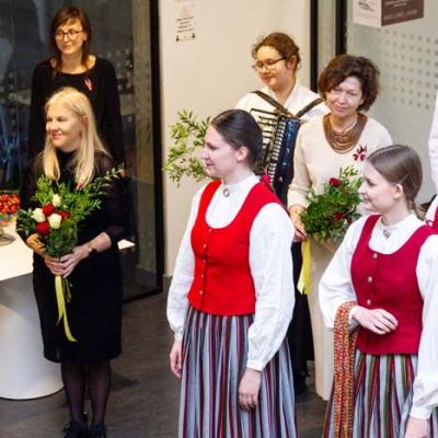 SBDMV audzēkņi sveic Saules skolas kolektīvu Valsts svētkos!