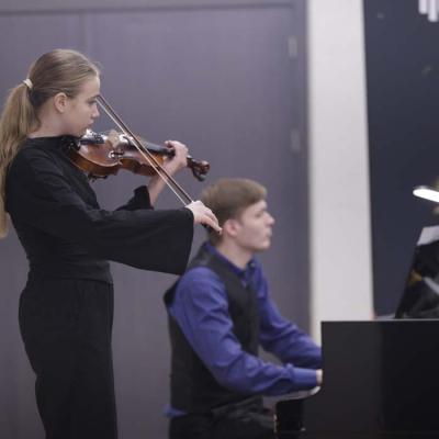 Stīgu instrumentu nodaļas koncerts Ziemassvētku Gaidās