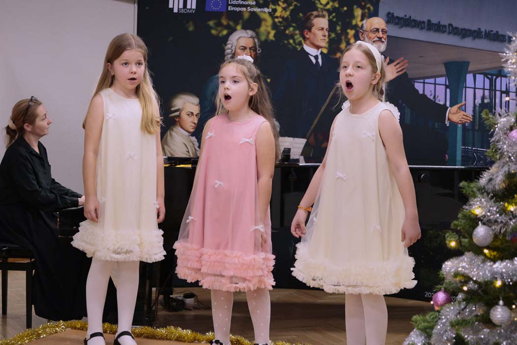 Kora klases audzēkņu Ziemassvētku koncerts “Ziemas stāsti dziesmās”