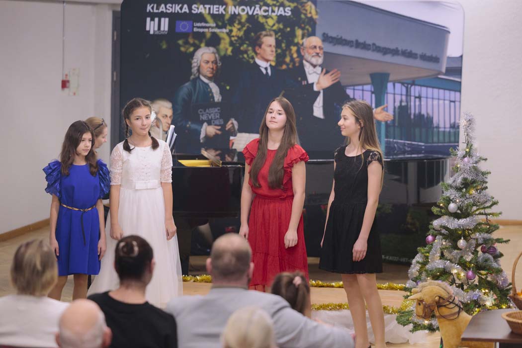 Kora klases audzēkņu Ziemassvētku koncerts “Ziemas stāsti dziesmās”