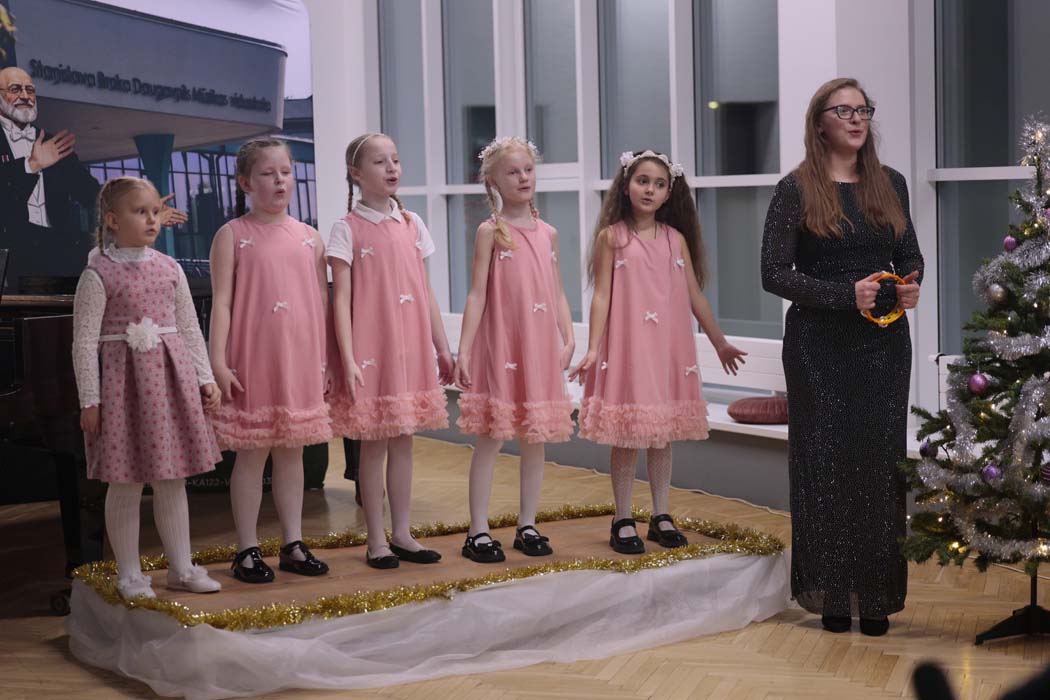 Kora klases audzēkņu Ziemassvētku koncerts “Ziemas stāsti dziesmās”