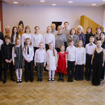 vispārējo klavieru audzēkņu mācību koncerts “Ziemas muzikālie stāsti”