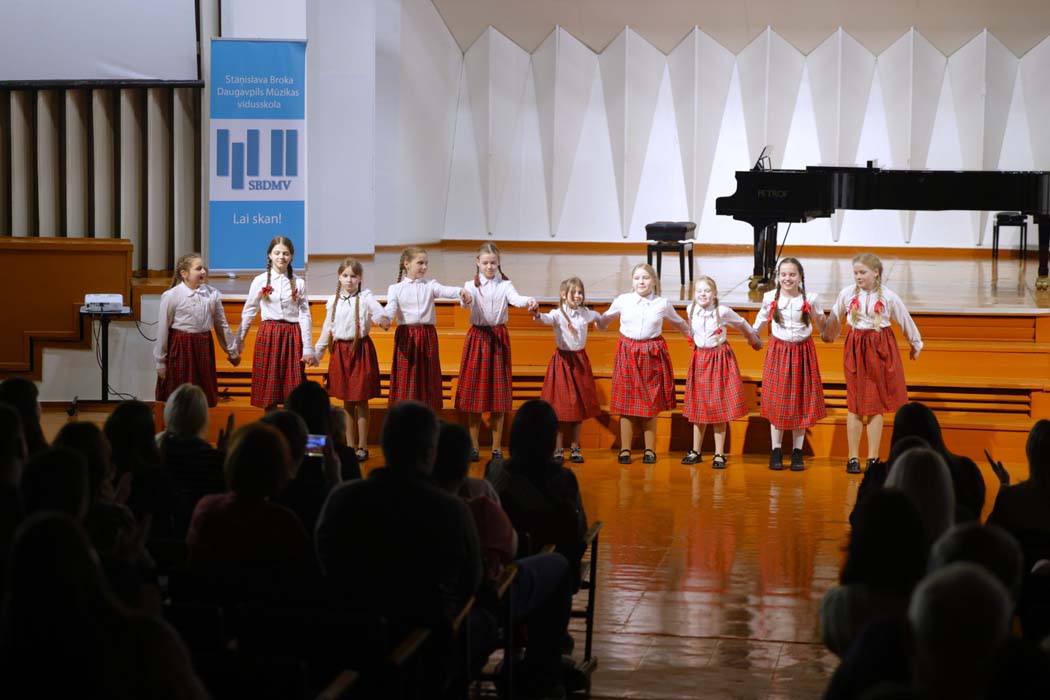 Kora klases kolektīvu koncerts “Dziesmu kamolītis”