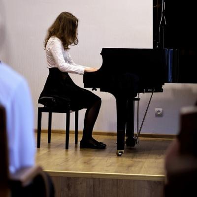Mūzikas skolas vispārējo klavieru audzēkņu koncerta dalībnieks