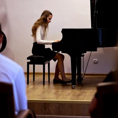 Mūzikas skolas vispārējo klavieru audzēkņu koncerta dalībnieks