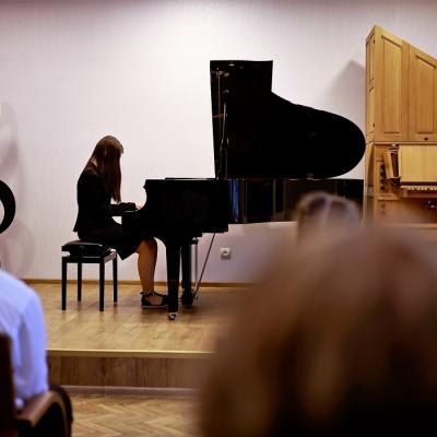 Mūzikas skolas vispārējo klavieru audzēkņu koncerta dalībnieks