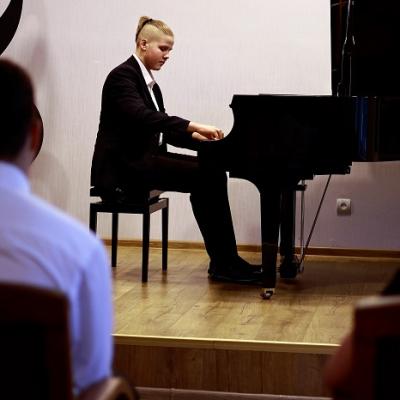 Mūzikas skolas vispārējo klavieru audzēkņu koncerta dalībnieks