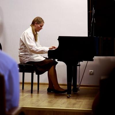 Mūzikas skolas vispārējo klavieru audzēkņu koncerta dalībnieks