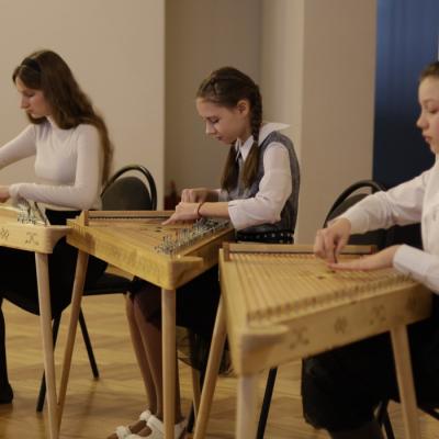 Koncerta Skan stīgas Austrumlatgalē dalībnieki